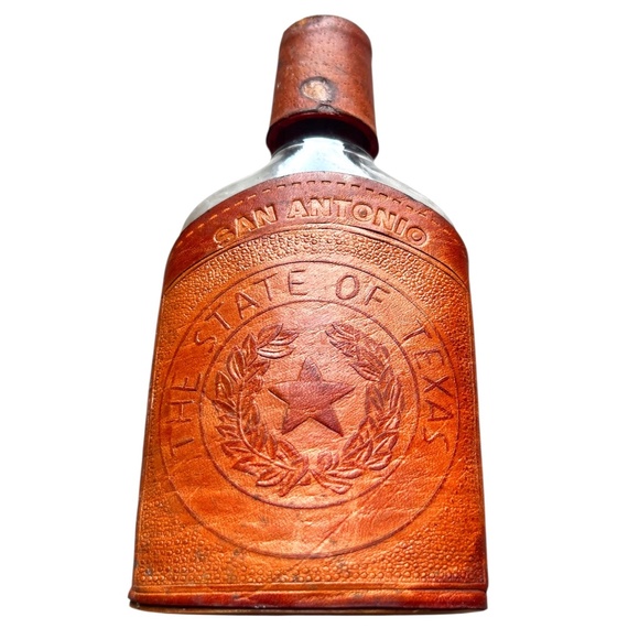 A vintage leather bound decanter with embossed imagery - Picture 1 of 6